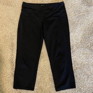 Old Navy Go Dry short Capri leggings, girls